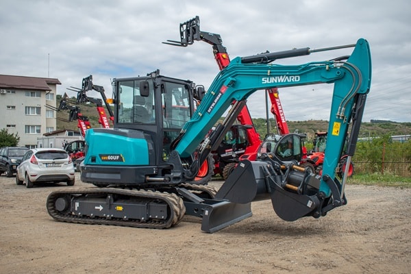 Midiexcavator SUNWARD SWE 60 UF de vanzare